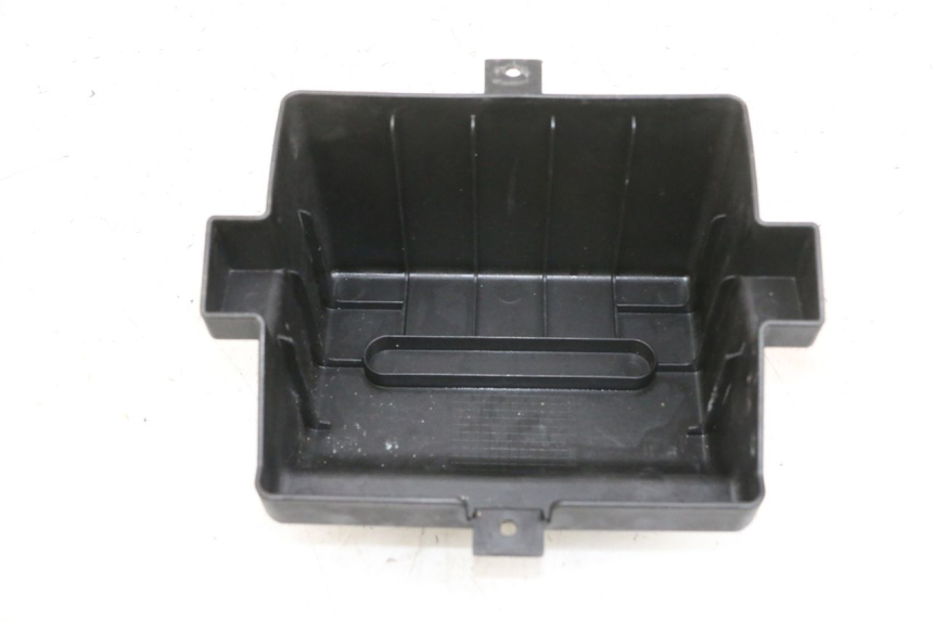 photo de BATTERIA COPERCHIO DAELIM S1 125 (2007 - 2016) - Dettaglio del componente