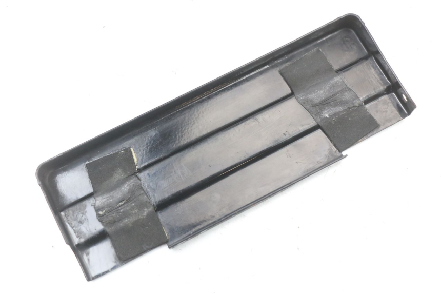 photo de COPERCHIO BATTERIA HARLEY DAVIDSON SPORTSTER XL CUSTOM 1200 (2003 - 2004) - Dettaglio del componente