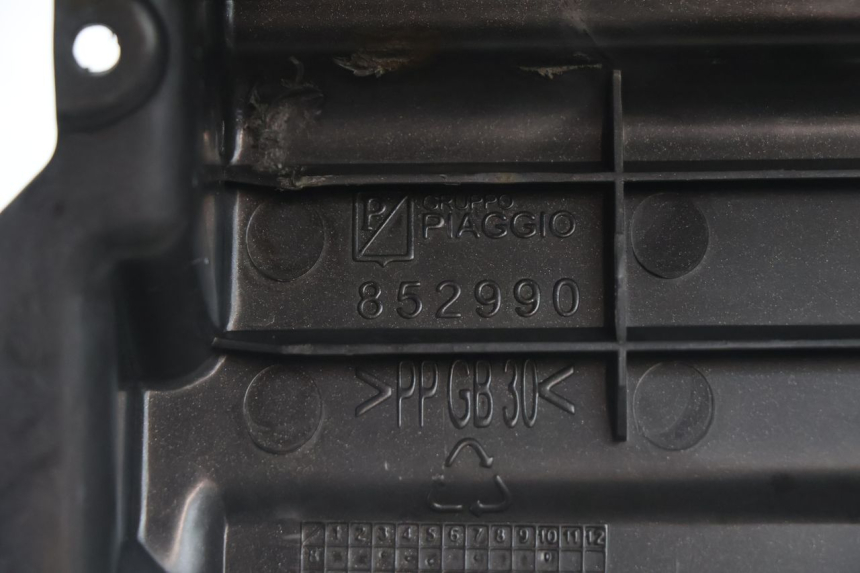 photo de COPERCHIO BATTERIA APRILIA SR 2T 50 (2012 - 2017) - Stato della superficie e materiale