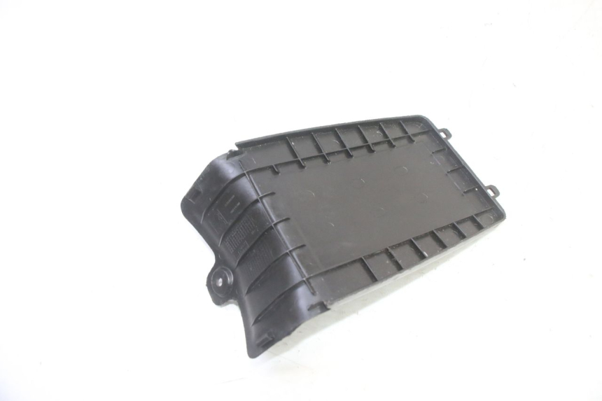 photo de BATTERIA COPERCHIO PEUGEOT STREETZONE I 2T 50 (2018 - 2020) - Zoom sullo stato d'uso