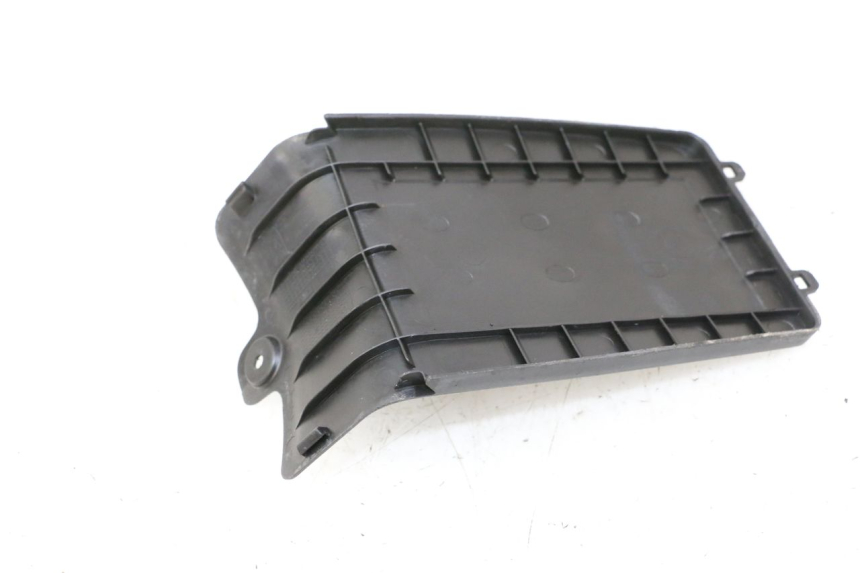 photo de BATTERIA COPERCHIO PEUGEOT STREETZONE I NAKED 2T 50 (2018 - 2020) - Dettaglio del componente