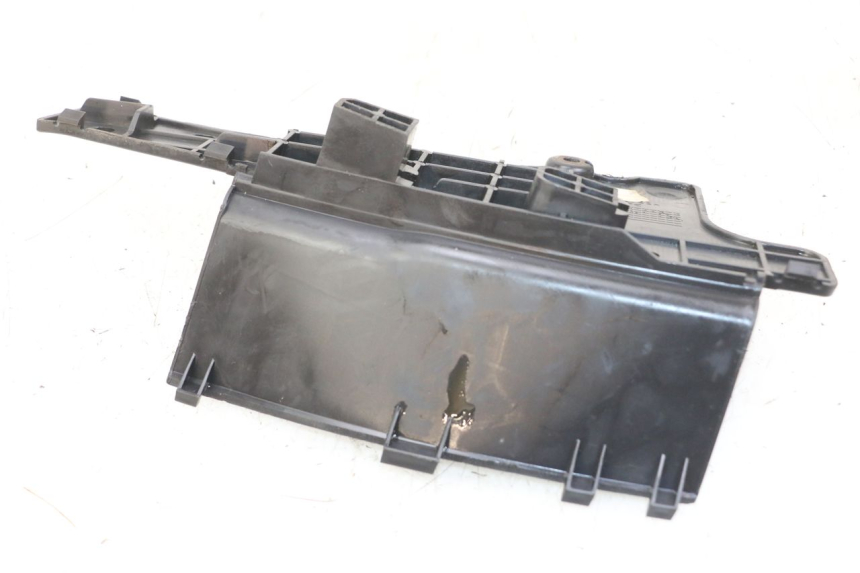 photo de COPERCHIO BATTERIA SUZUKI BURGMAN 125 (2007 - 2014) - Zoom sullo stato d'uso