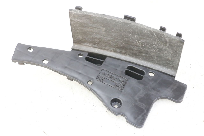 photo de COPERCHIO BATTERIA SUZUKI BURGMAN 125 (2007 - 2014) - Altra angolazione