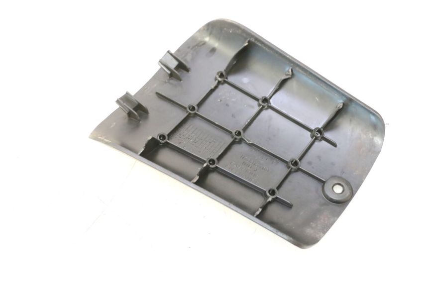 photo de BATTERIA COPERCHIO PEUGEOT TREKKER TKR 50 (2005 - 2014) - Dettaglio del componente