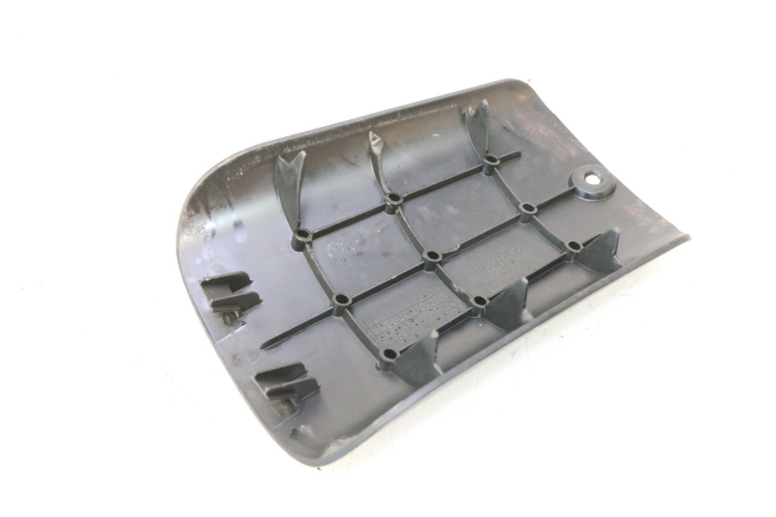 photo de BATTERIA COPERCHIO PEUGEOT TREKKER TKR 50 (2005 - 2014) - Zoom sullo stato d'uso
