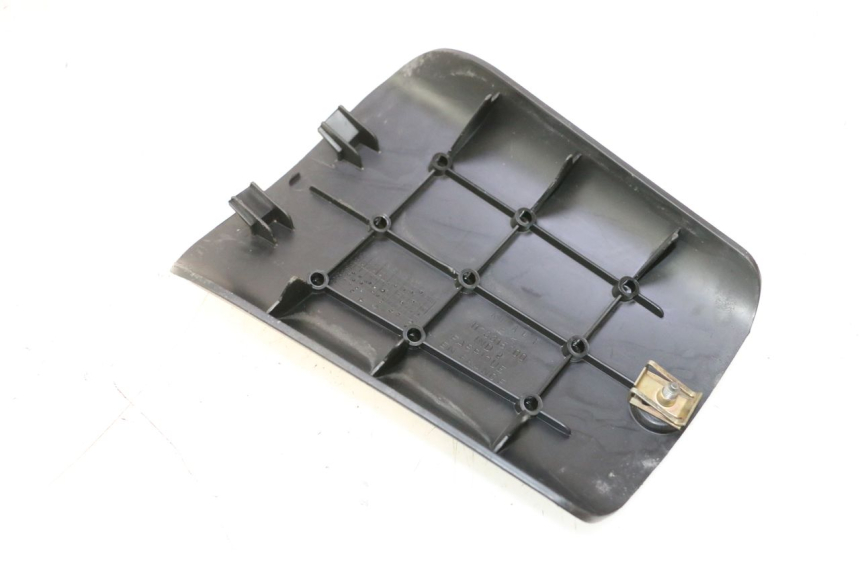 photo de BATTERIA COPERCHIO PEUGEOT TREKKER 50 (1995 - 2004) - Dettaglio del componente