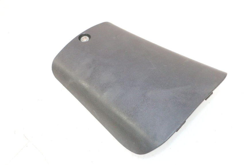 photo de BATTERIA COPERCHIO PEUGEOT TREKKER 50 (1995 - 2004) - Zoom sullo stato d'uso