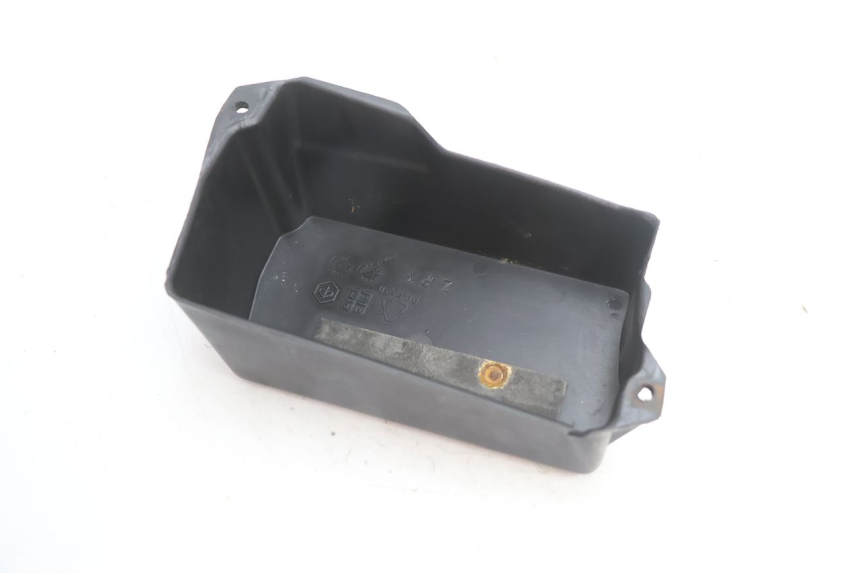 photo de BATTERIA COPERCHIO PIAGGIO TYPHOON 50 (2000 - 2009) - Altra angolazione