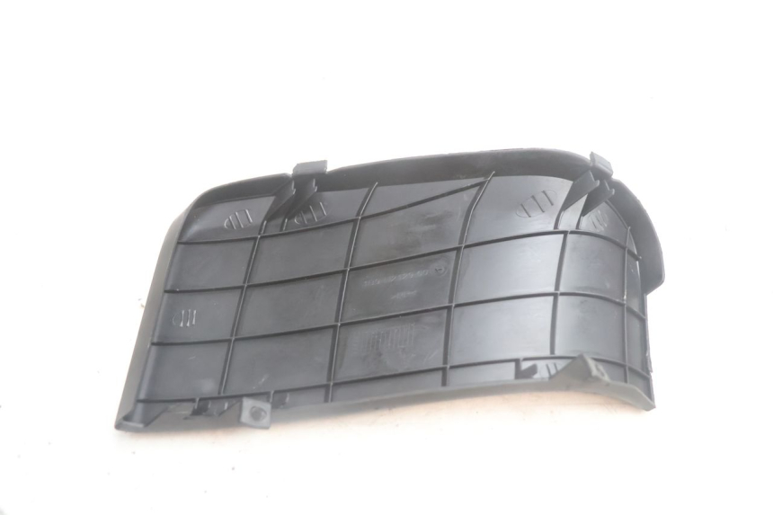 photo de COPERCHIO BATTERIA YAMAHA XMAX X-MAX 125 (2006 - 2009) - Zoom sullo stato d'uso