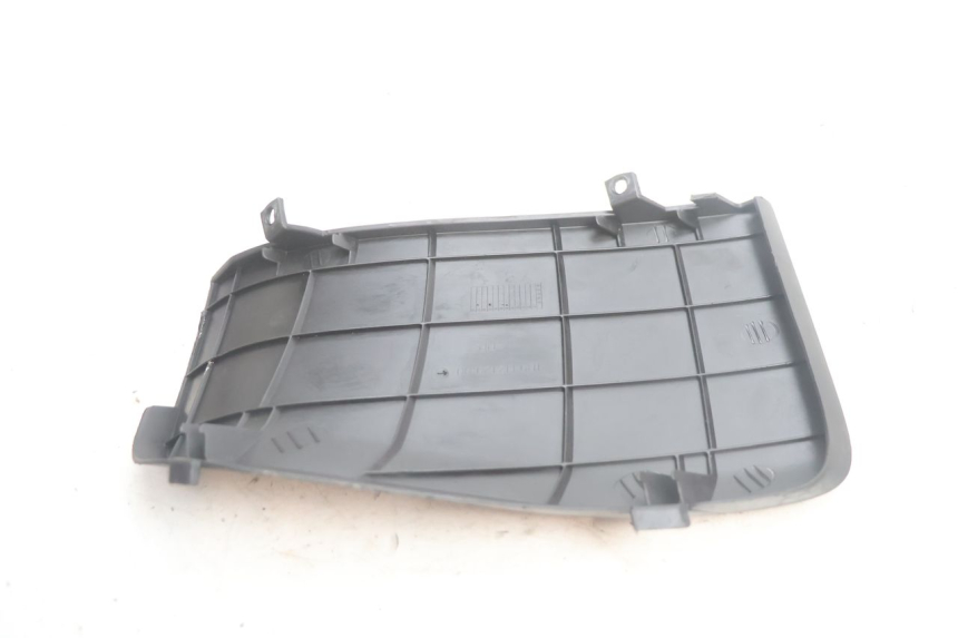 photo de COPERCHIO BATTERIA YAMAHA XMAX X-MAX 125 (2006 - 2009) - Altra angolazione
