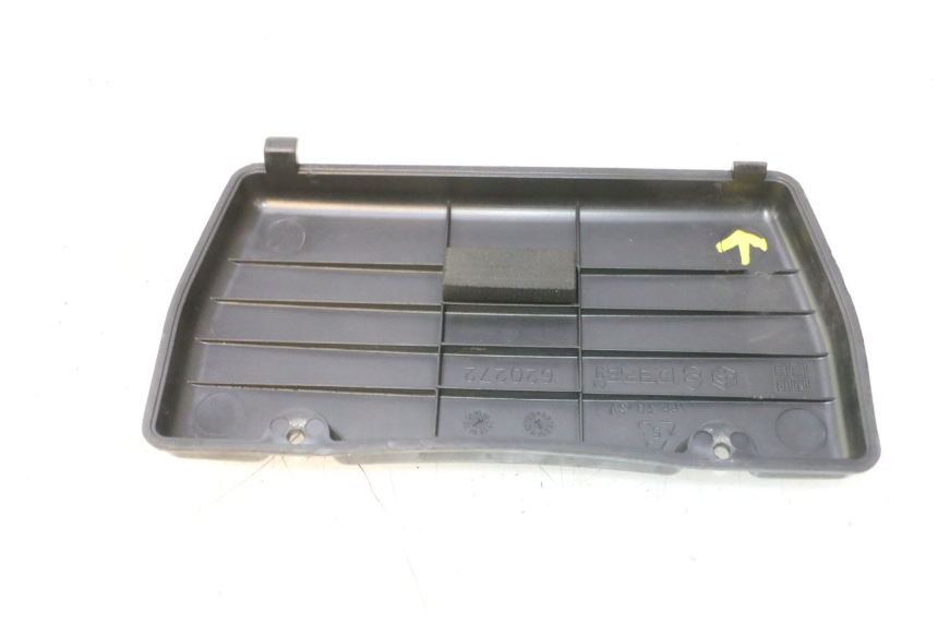 photo de BATTERIA COPERCHIO PIAGGIO X8 STREET 125 (2006 - 2007) - Dettaglio del componente