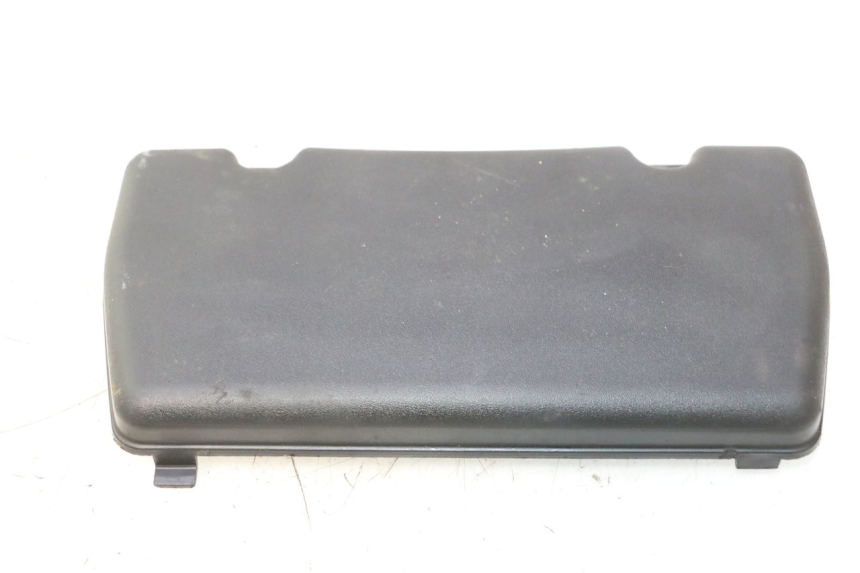 photo de BATTERIA COPERCHIO PIAGGIO X8 STREET 125 (2006 - 2007) - Altra angolazione