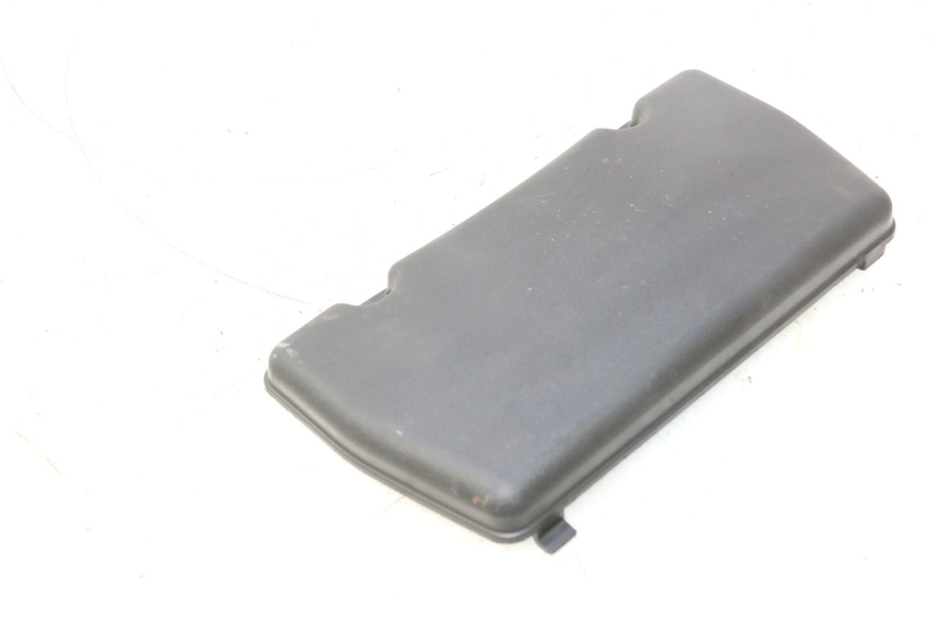 photo de BATTERIA COPERCHIO PIAGGIO X8 STREET 125 (2006 - 2007) - Primo piano tecnico