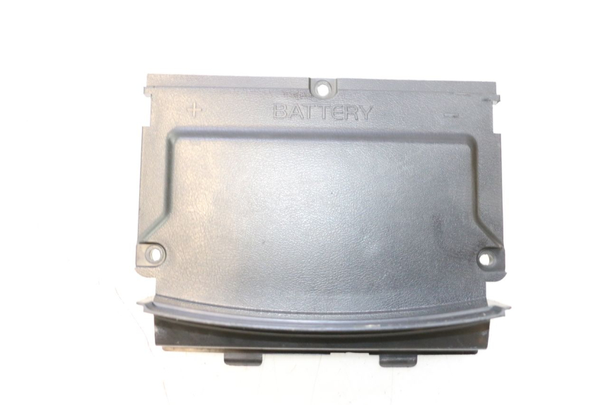 photo de BATTERIA COPERCHIO YAMAHA XP T-MAX ABS 500 (2005 - 2005) - Vista principale