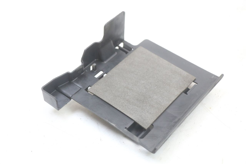 photo de BATTERIA COPERCHIO YAMAHA XVS DRAG STAR DRAGSTAR 650 (1997 - 2007) - Stato della superficie e materiale