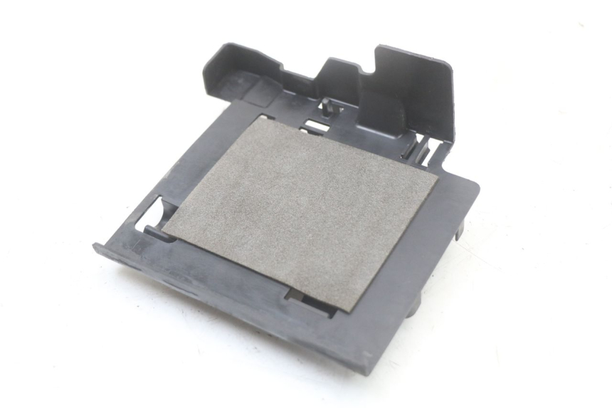 photo de BATTERIA COPERCHIO YAMAHA XVS DRAG STAR DRAGSTAR 650 (1997 - 2007) - Marcature e riferimenti originali