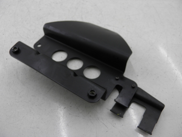 photo de COPERCHIO BATTERIA YAMAHA TDM 900 (2004 - 2006) - Altra angolazione