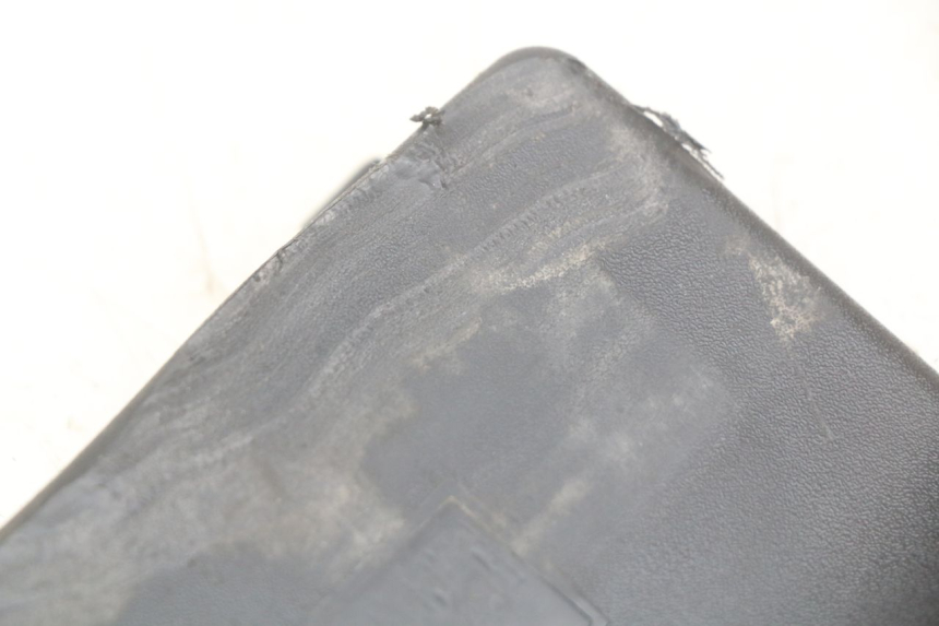 photo de COFANO BATTERIA PIAGGIO ZIP 2T 50 (2009 - 2019) - Zoom sullo stato d'uso