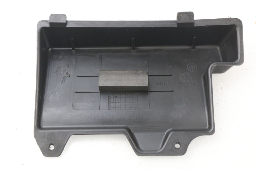 photo de COPERCHIO BATTERIA PIAGGIO ZIP 4T 50 (2018 - 2020) - Dettaglio del componente