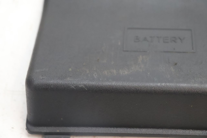 photo de COPERCHIO BATTERIA PIAGGIO ZIP 4T 50 (2018 - 2020) - Zoom sullo stato d'uso