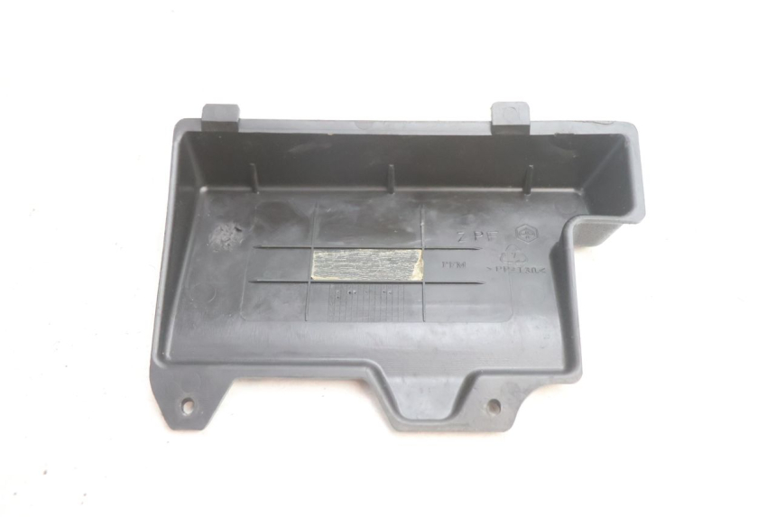 photo de COPERCHIO BATTERIA PIAGGIO ZIP 4T 50 (2018 - 2020) - Primo piano tecnico