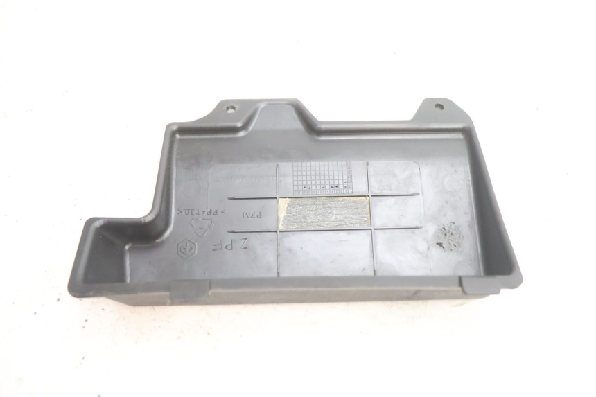photo de COPERCHIO BATTERIA PIAGGIO ZIP 4T 50 (2018 - 2020) - Vista d'insieme del prodotto