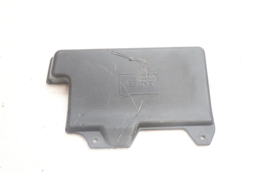 photo de BATTERIA COPERCHIO PIAGGIO ZIP IGET 4T 50 (2021 - 2023) - Dettaglio del componente