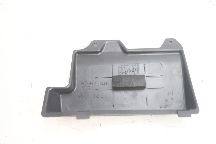 photo de BATTERIA COPERCHIO PIAGGIO ZIP IGET 4T 50 (2021 - 2023) - Zoom sullo stato d'uso
