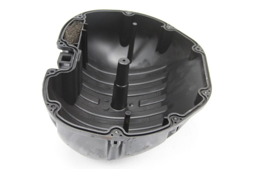photo de Tappo del filtro dell'aria SUZUKI GSR 600 (2005 - 2012) - Stato della superficie e materiale