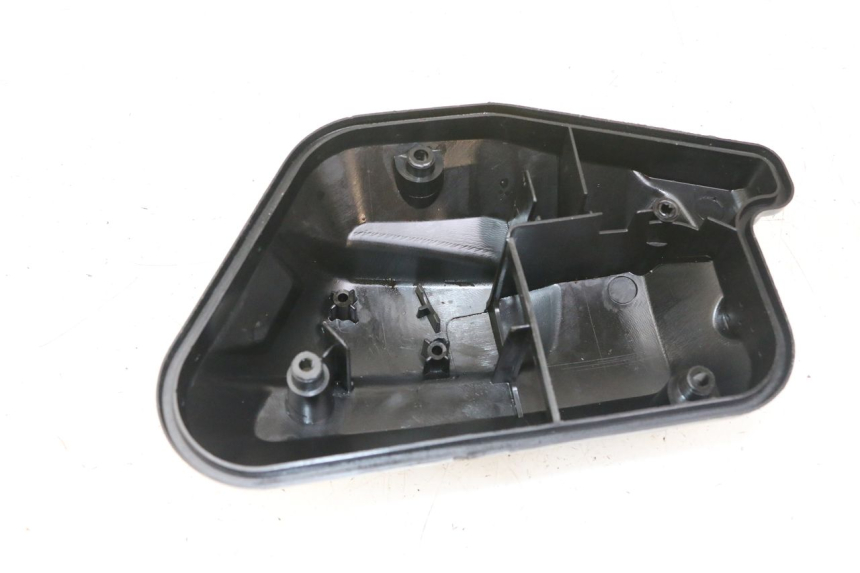 photo de SCATOLA COPERCHIO MBK BOOSTER SPIRIT NAKED 50 (2004 - 2017) - Dettaglio del componente