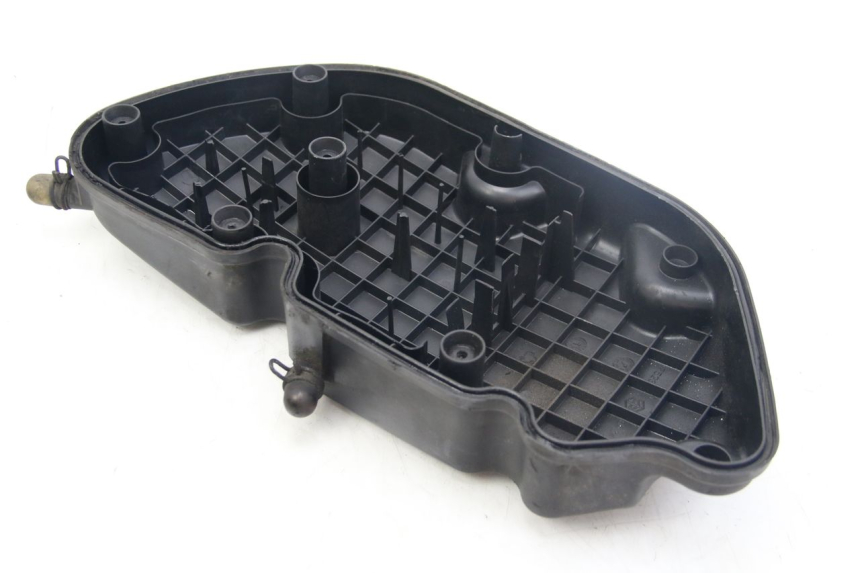 photo de COPERCHIO FILTRO ARIA PIAGGIO MP3 125 (2006 - 2014) - Primo piano tecnico