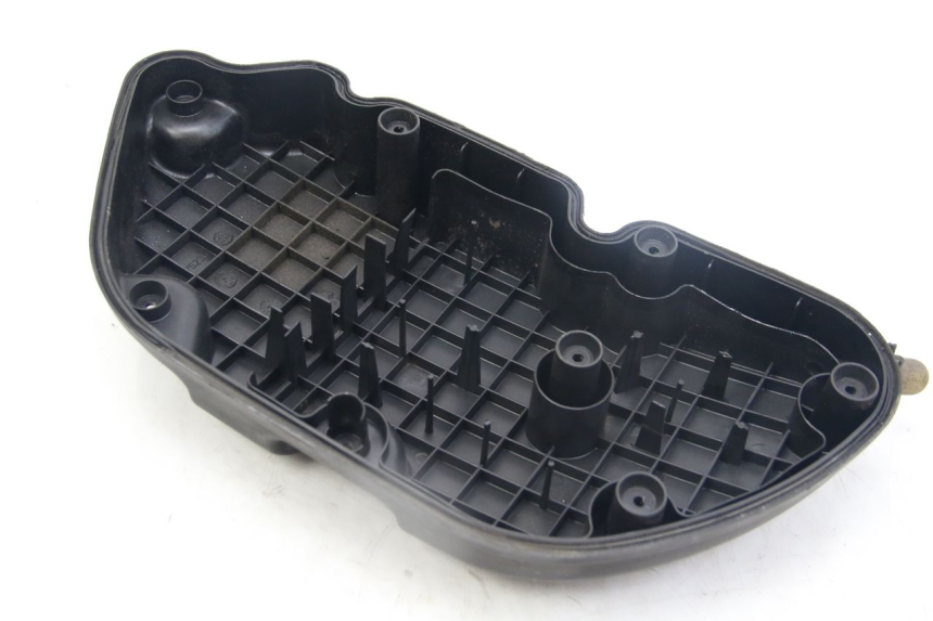 photo de COPERCHIO FILTRO ARIA PIAGGIO MP3 125 (2006 - 2014) - Dettagli dei punti di fissaggio