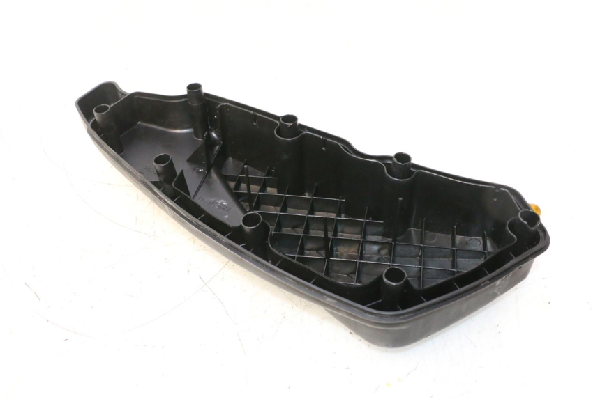 photo de SCATOLA COPERCHIO PEUGEOT SATELIS 125 (2006 - 2009) - Primo piano tecnico