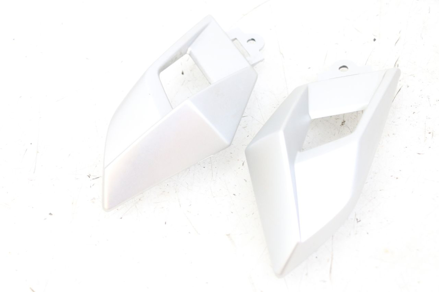 photo de CACHE TELAIO LATERALE YAMAHA AEROX 2T 50 (2013 - 2017) - Zoom sullo stato d'uso