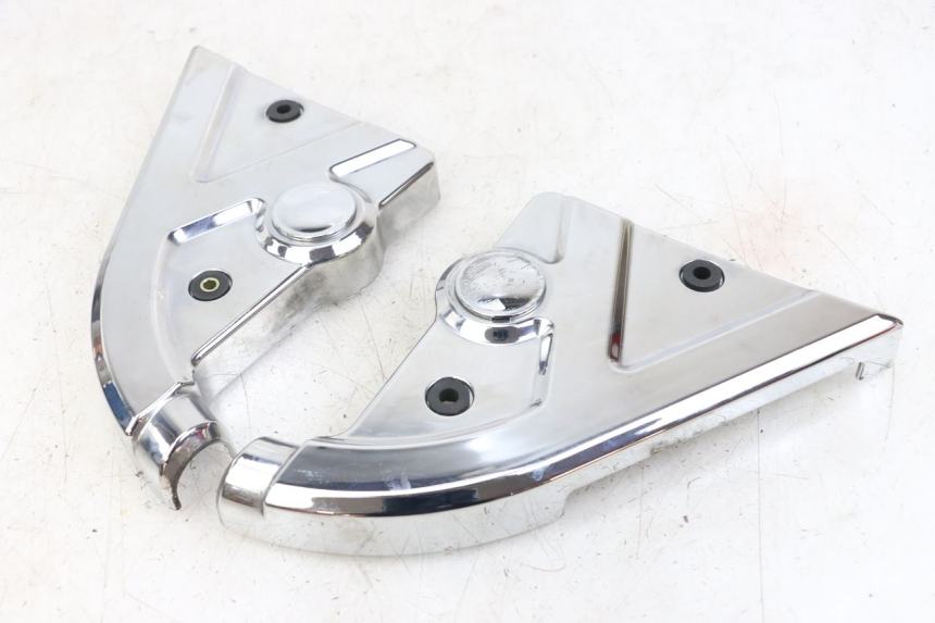 photo de Telaio laterale di copertura HYOSUNG GV AQUILA 125 (2000 - 2009) - Dettagli dei punti di fissaggio