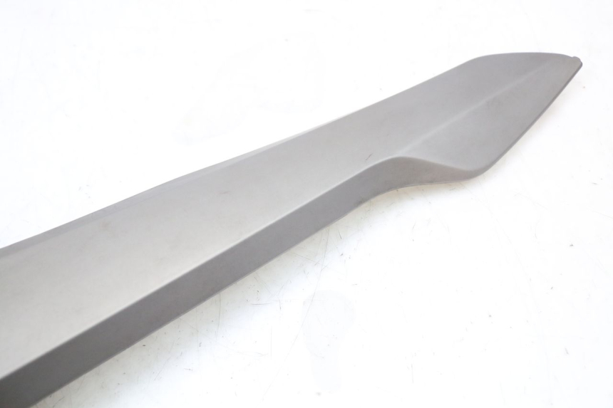 photo de CACHE TELAIO LATERALE DESTRO QUADRO 3D S 350 (2013 - 2018) - Zoom sullo stato d'uso