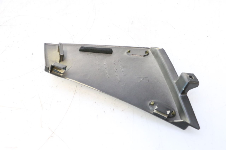 photo de TELAIO CARENA DESTRA KAWASAKI GPX F ZX750F 750 (1986 - 1990) - Zoom sullo stato d'uso