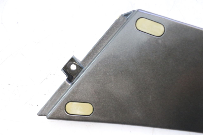 photo de TELAIO CARENA DESTRA KAWASAKI GPX F ZX750F 750 (1986 - 1990) - Primo piano tecnico