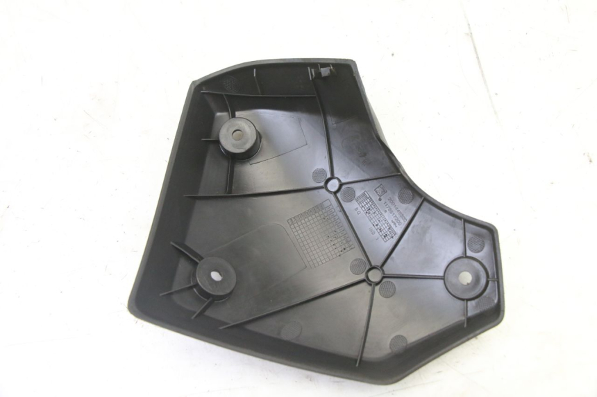 photo de CACHE TELAIO LATERALE DESTRO PEUGEOT KISBEE 4T 50 (2018 - 2022) - Zoom sullo stato d'uso