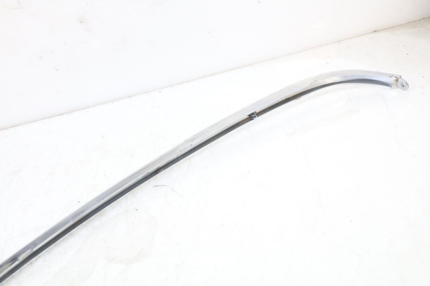 photo de TELAIO CARENA DESTRA PEUGEOT DJANGO 125 (2014 - 2017) - Dettagli dei punti di fissaggio