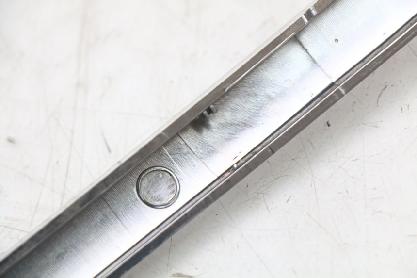 photo de TELAIO CARENA DESTRA PEUGEOT DJANGO 125 (2014 - 2017) - Stato della superficie e materiale