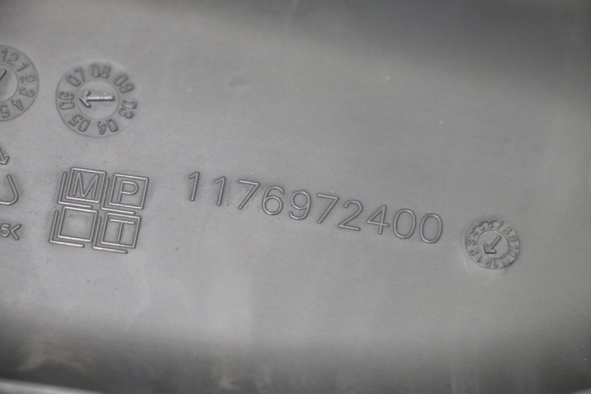 photo de TELAIO CARENA DESTRA PEUGEOT SATELIS COMPRESSOR K15 125 (2006 - 2009) - Primo piano tecnico