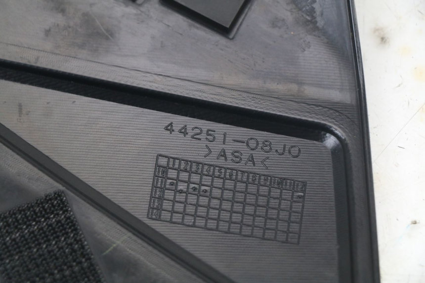 photo de TELAIO CARENA DESTRA SUZUKI GSR 750 (2011 - 2017) - Marcature e riferimenti originali