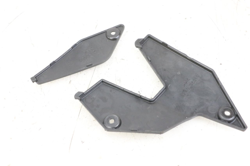 photo de CACHE TELAIO LATERALE DESTRO KAWASAKI VERSYS ABS 650 (2015 - 2018) - Zoom sullo stato d'uso