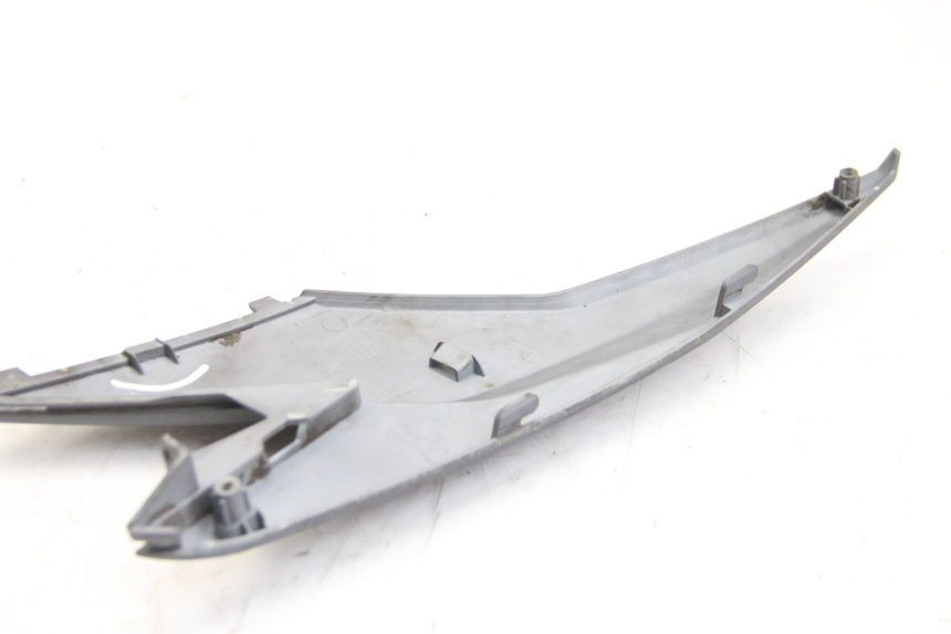 photo de CACHE TELAIO LATERALE SINISTRO SYM JET 14 4T 50 (2018 - 2022) - Dettaglio del componente