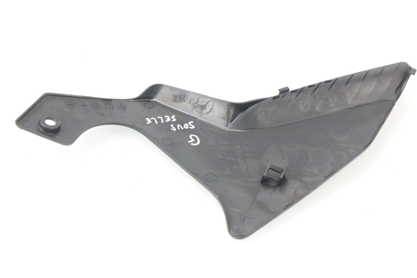photo de COPERCHIO TELAIO LATERALE SINISTRO HONDA VFR F 1200 (2010 - 2015) - Zoom sullo stato d'uso