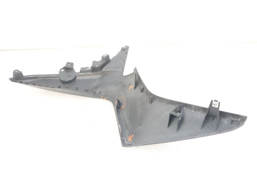 photo de CACHE TELAIO LATERALE SINISTRO YAMAHA XMAX X-MAX ABS 125 (2017 - 2020) - Dettaglio del componente