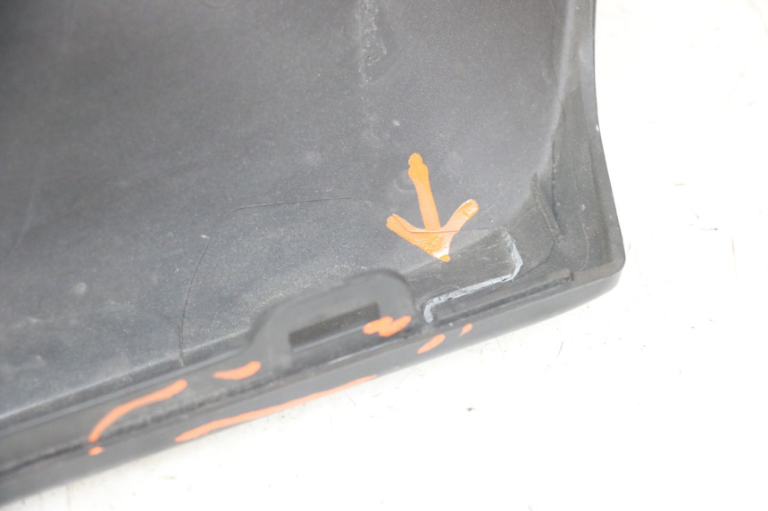 photo de CACHE TELAIO LATERALE SINISTRO YAMAHA XMAX X-MAX ABS 125 (2017 - 2020) - Primo piano tecnico