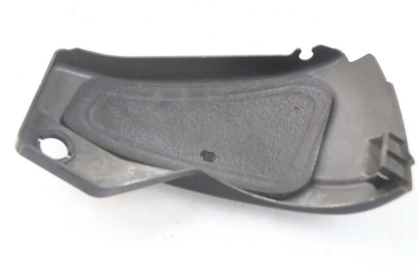 photo de COPERCHIO TELAIO LATERALE SINISTRO YAMAHA XVS DRAG STAR DRAGSTAR 650 (1997 - 2007) - Primo piano tecnico