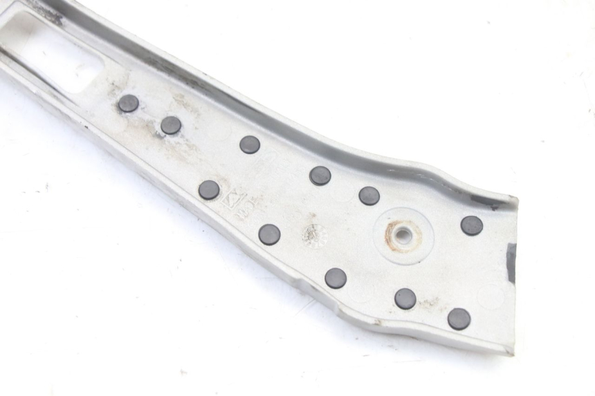 photo de TELAIO CARENA SINISTRA YAMAHA YZ 125 (2006 - 2016) - Dettagli dei punti di fissaggio